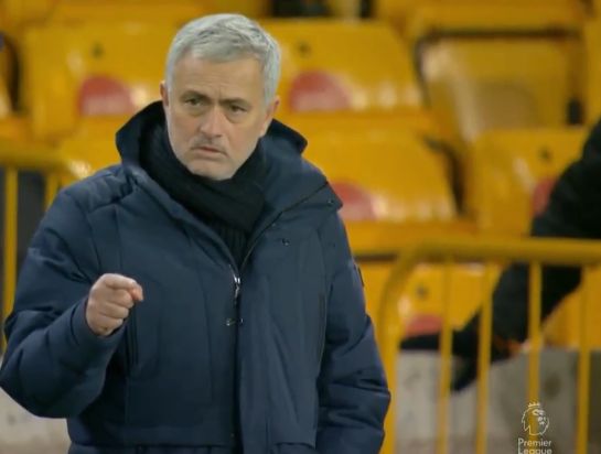 篮球火箭球队进攻端出现默契配合