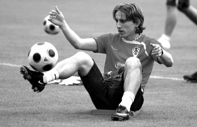 足球英超争冠形势复杂，六队仍有希望