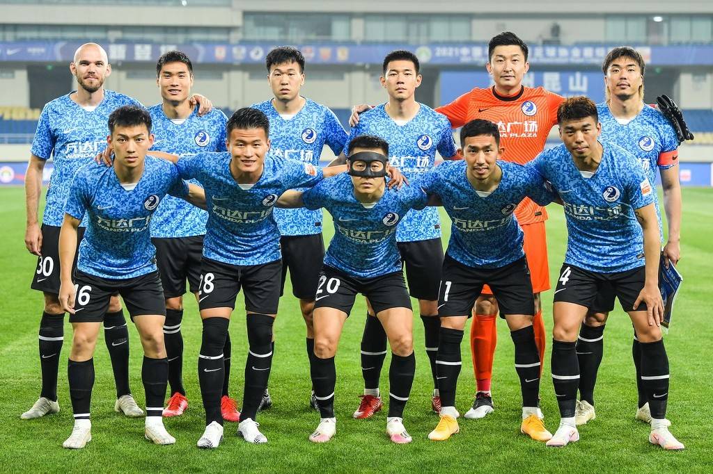 记者：邵佳一探班U22国足训练，与主帅安东尼奥相谈甚欢